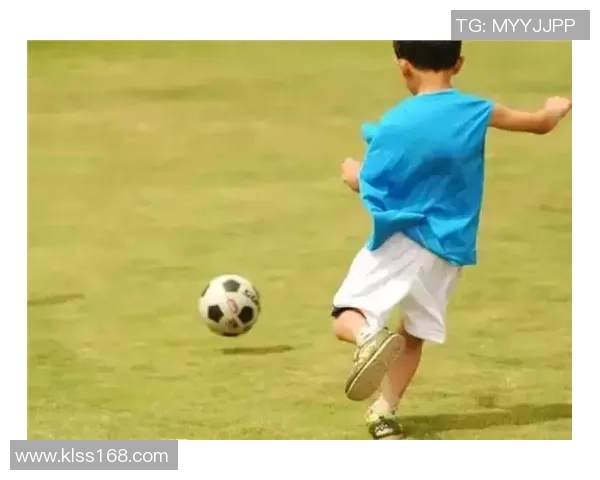 从小梦想起航足球明星们的儿时偶像揭秘与成长故事 从小梦想起航足球明星们的儿时偶像揭秘与成长故事