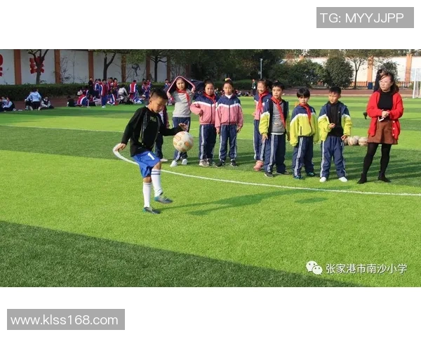 足球明星童年趣事揭秘那些年他们的搞笑瞬间与梦想追逐