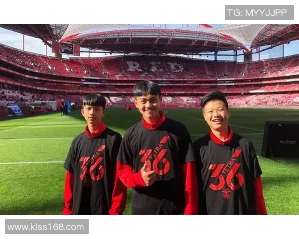 重庆足球队在邀请赛中的强势表现与战术分析