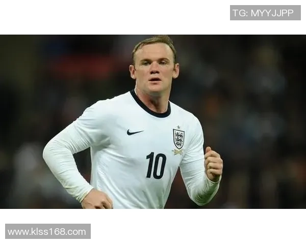 足球明星鲁尼光脚踢球瞬间展现独特魅力与激情的精彩瞬间 足球明星鲁尼光脚踢球瞬间展现独特魅力与激情的精彩瞬间