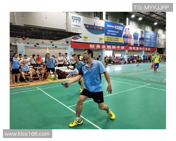 重庆羽毛球队在精英赛中的实力展现与战术分析 重庆羽毛球队在精英赛中的实力展现与战术分析